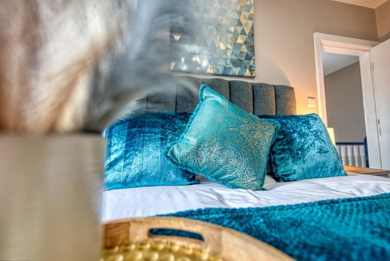 Stylish House - B'Ham Airport And Nec, Jlr Solihull, Business & Leisure Stays - Aspen House Bilik gambar
