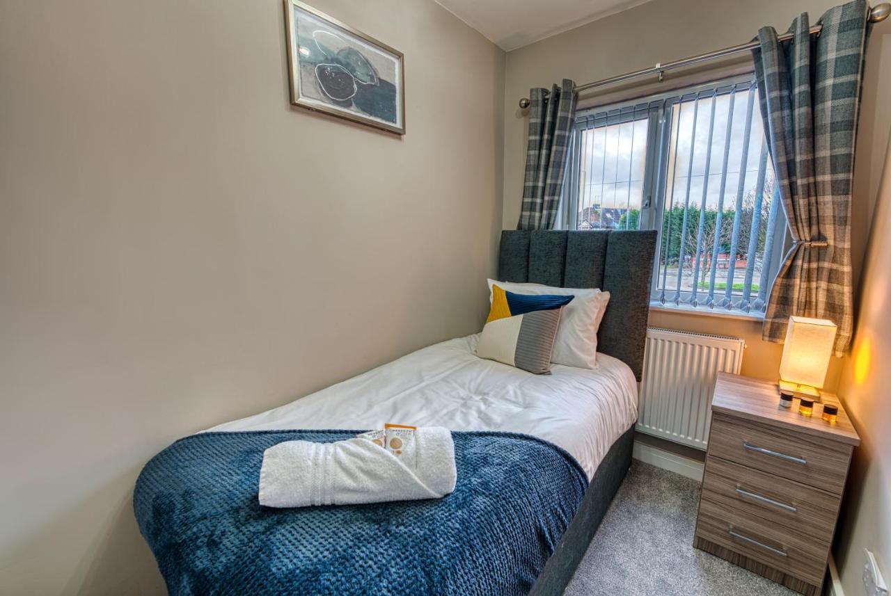 Stylish House - B'Ham Airport And Nec, Jlr Solihull, Business & Leisure Stays - Aspen House Bilik gambar