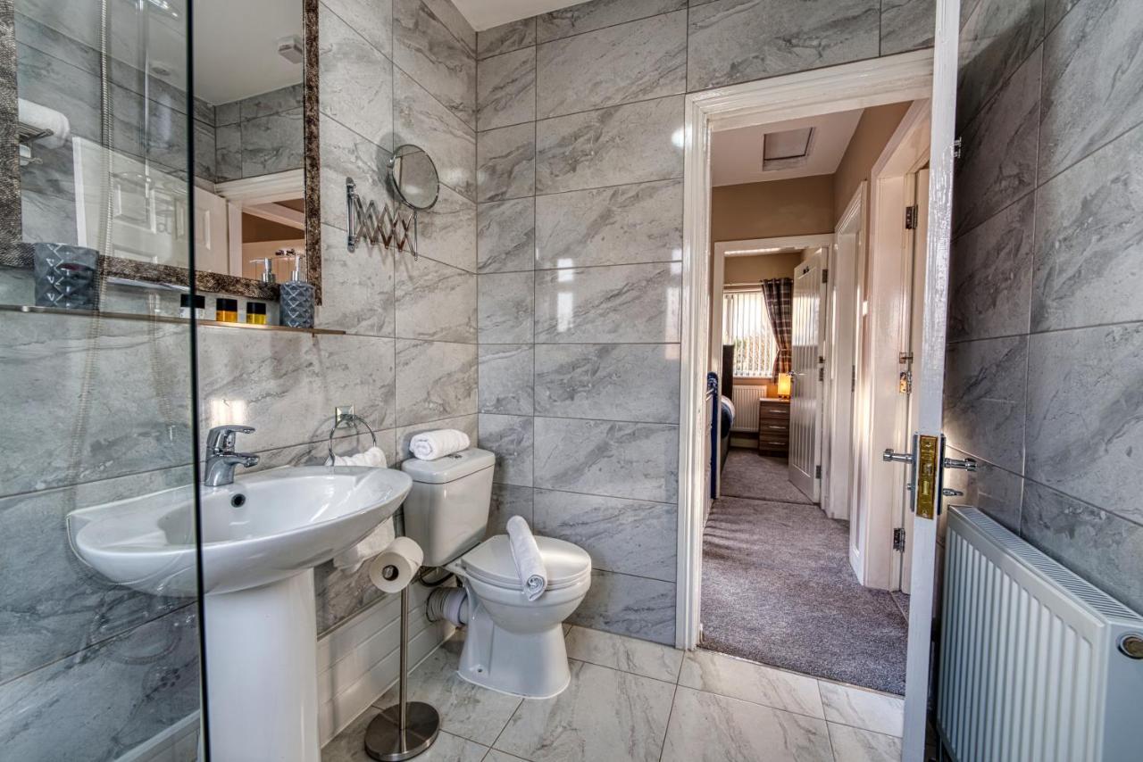 Stylish House - B'Ham Airport And Nec, Jlr Solihull, Business & Leisure Stays - Aspen House Bilik gambar