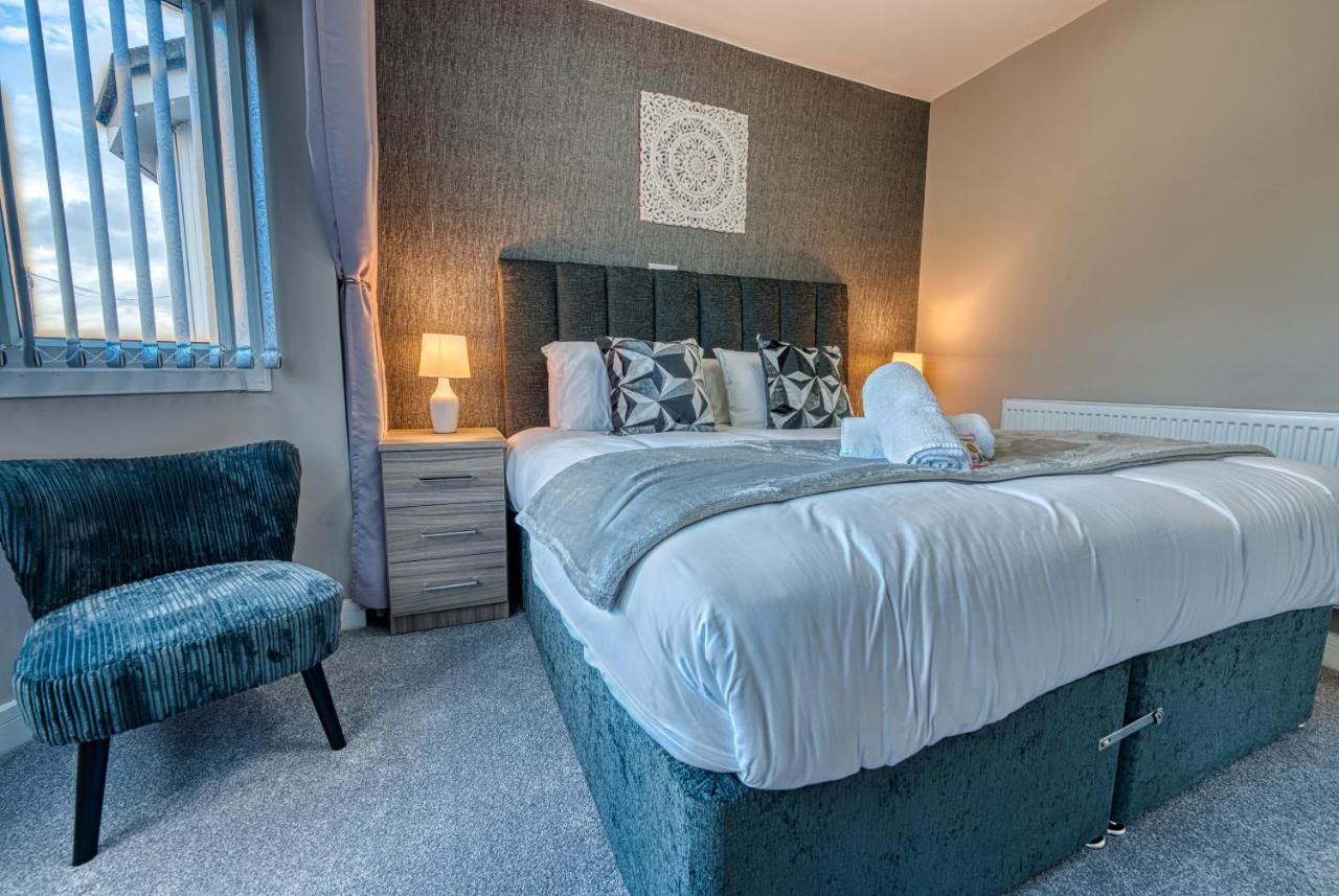 Stylish House - B'Ham Airport And Nec, Jlr Solihull, Business & Leisure Stays - Aspen House Bilik gambar