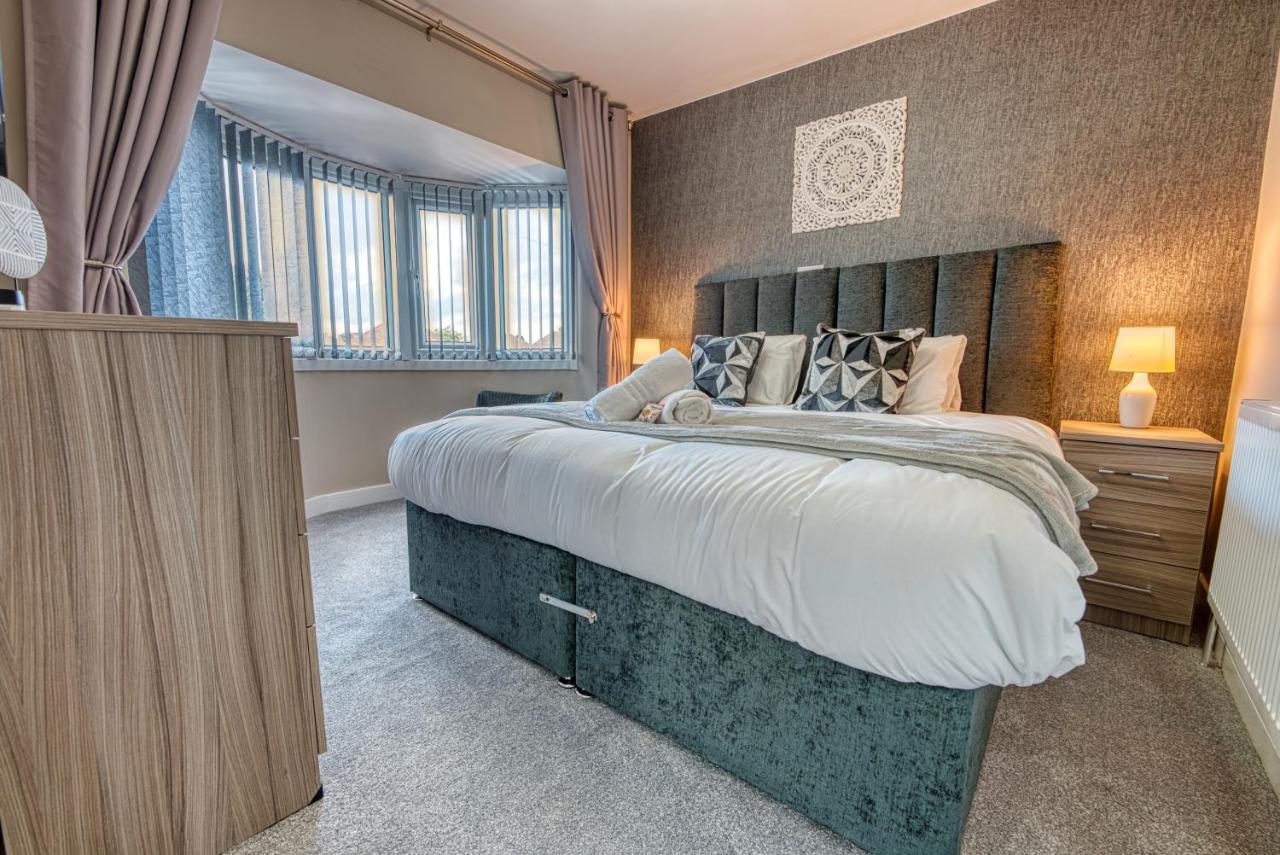 Stylish House - B'Ham Airport And Nec, Jlr Solihull, Business & Leisure Stays - Aspen House Bilik gambar