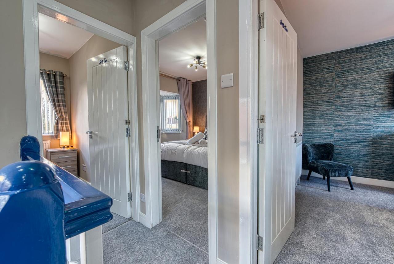 Stylish House - B'Ham Airport And Nec, Jlr Solihull, Business & Leisure Stays - Aspen House Bilik gambar